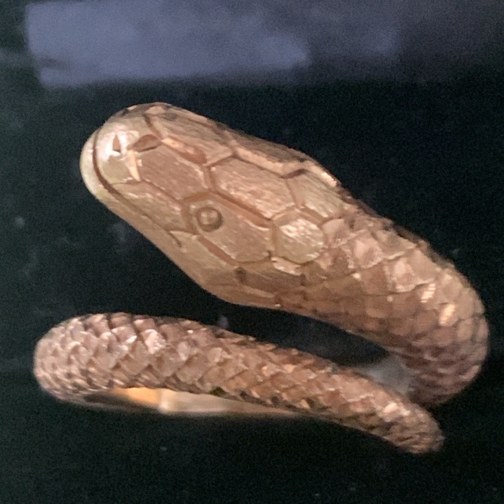 18k Solid Vintage Ring - image 3